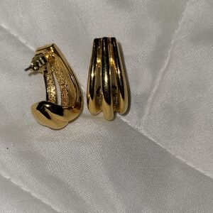 Elegant Gold Hoop Earrings